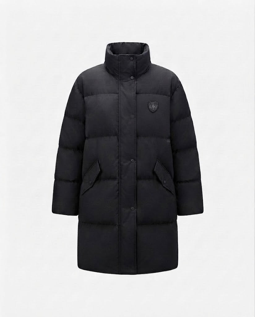 Women's long thermal quilted coat in oversized fit with rounded hem, college logo, and large flap pockets