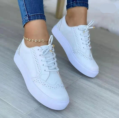 Women's sneaker in elegant design with classic brogue detailing Eva