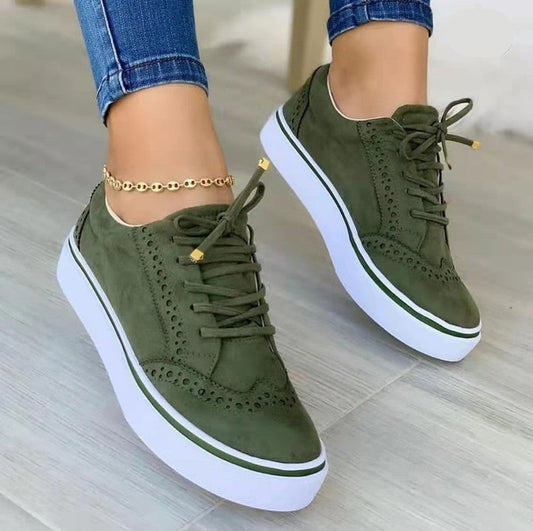 Women's sneaker in elegant design with classic brogue detailing Eva