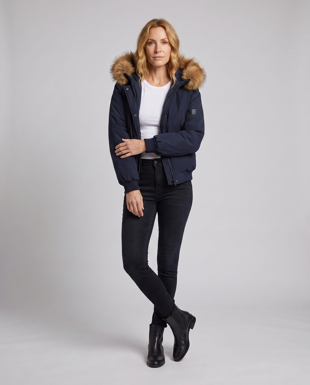 Women's short urban thermal parka with detachable faux fur trim, raglan sleeves, and concealed two-way zipper
