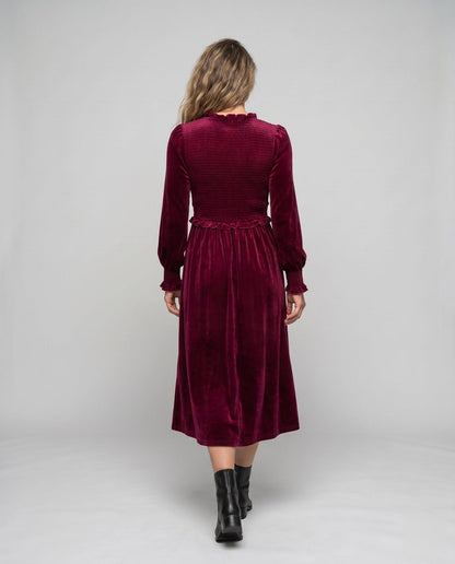 Ladies maxi dress with elegant ruffle design and shimmering fabric - Chichicherry