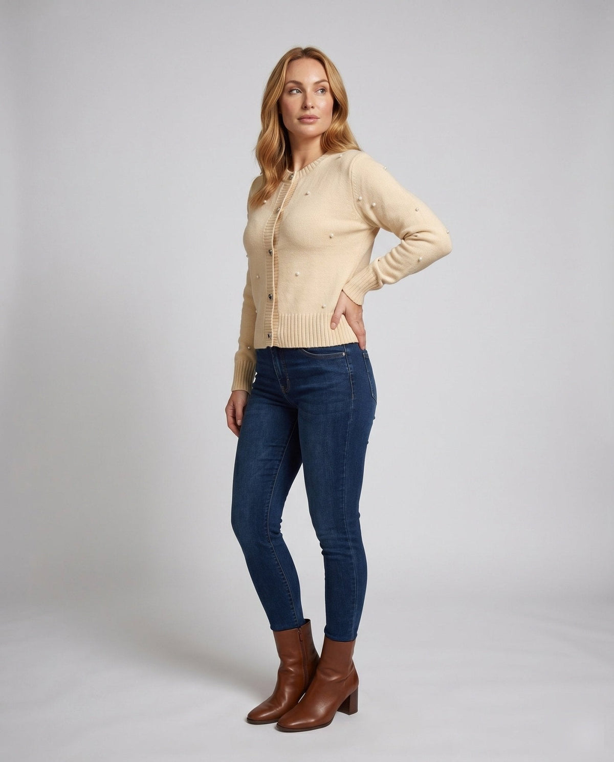 Women’s cardigan with heart-shaped buttons and elegant pearl decoration - Chichicherry