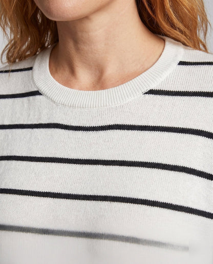 Women's casual knit sweater with fashionable stripe pattern - Chichicherry