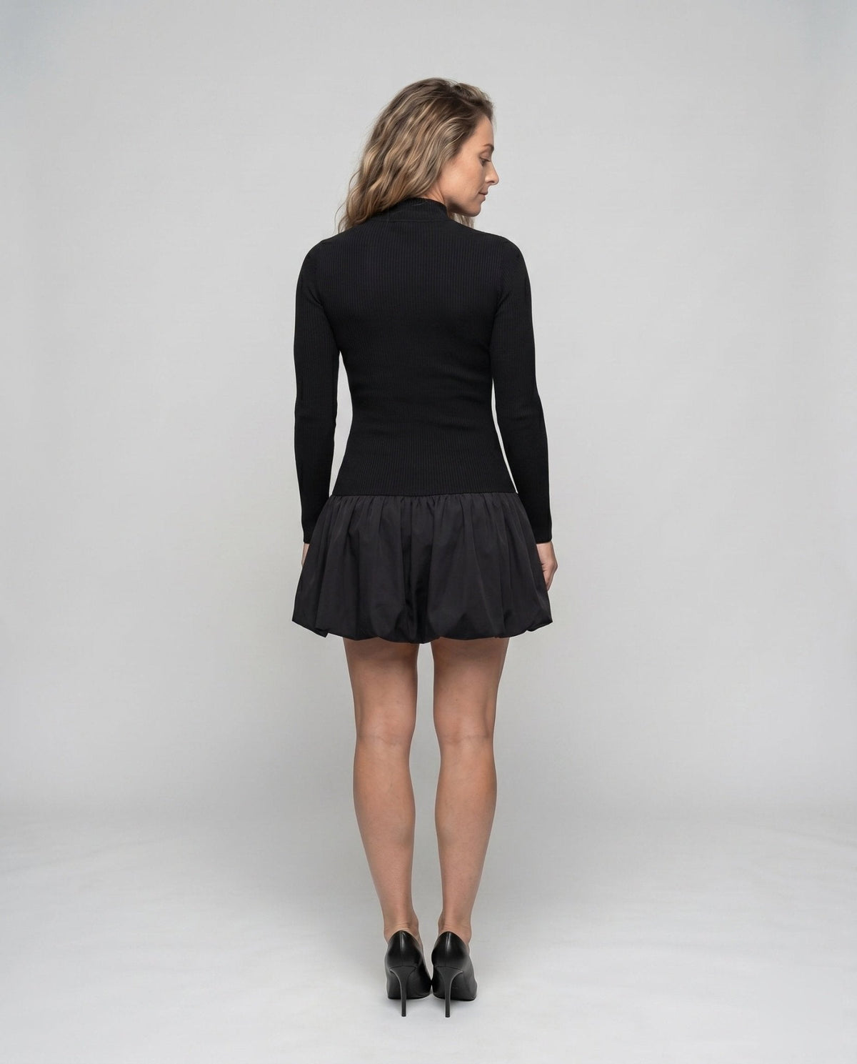 Women's dress with high-neck and voluminous hem - Chichicherry