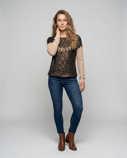 Women's Fashion Oversized T-Shirt with Animal Prints and Long Sleeves - Chichicherry