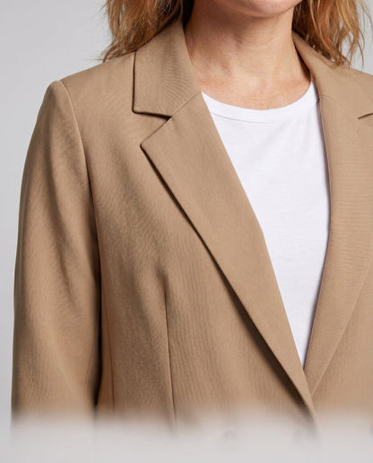 Women's fashionable blazers with animal accents - Chichicherry