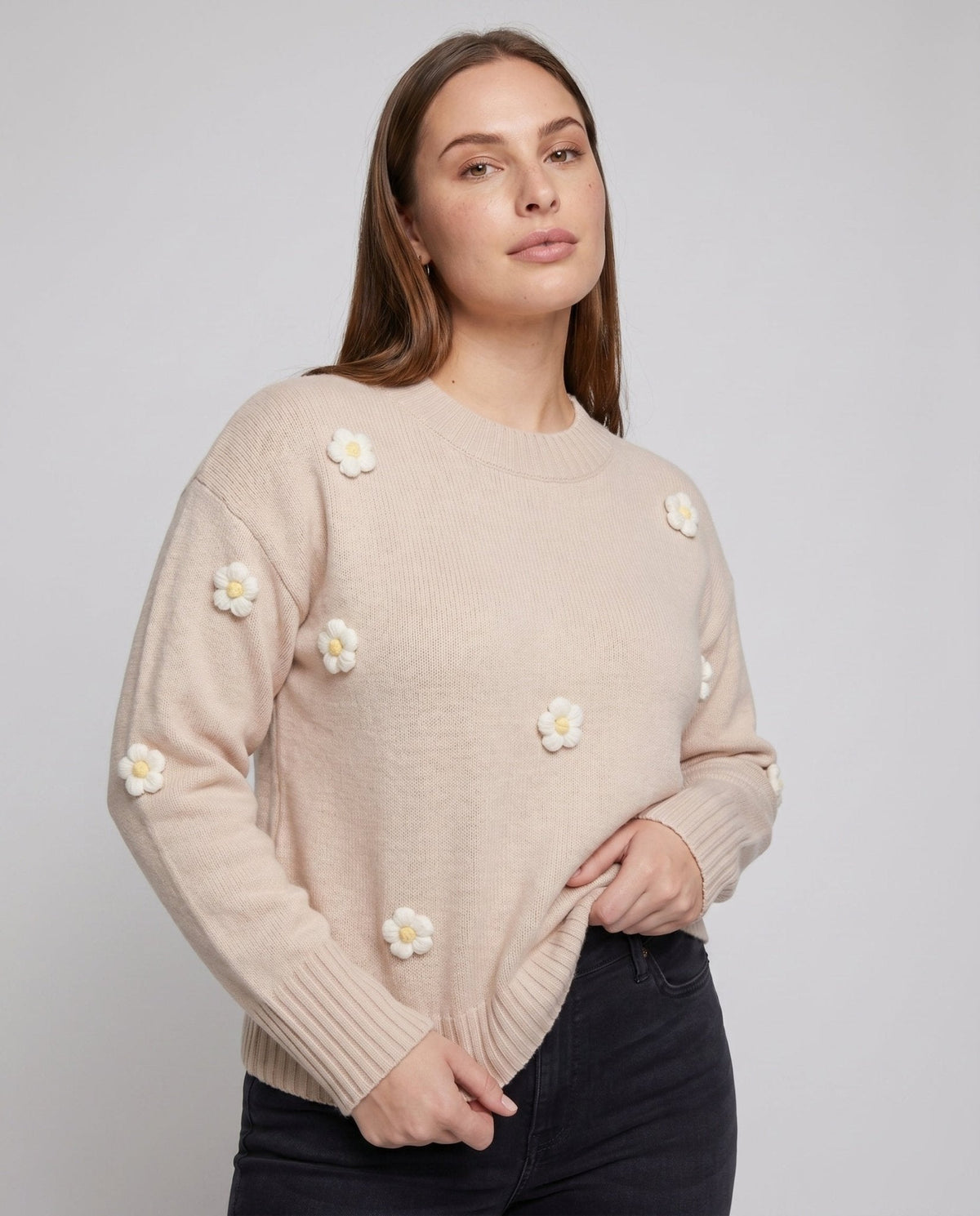 Women's knit sweater with floral appliqués and casual cut - Chichicherry