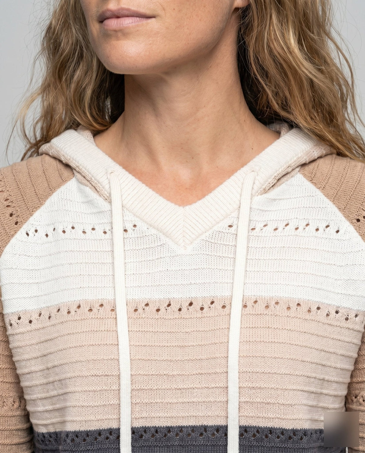 Women's knit sweater with modern V-neck and casual cut - Chichicherry