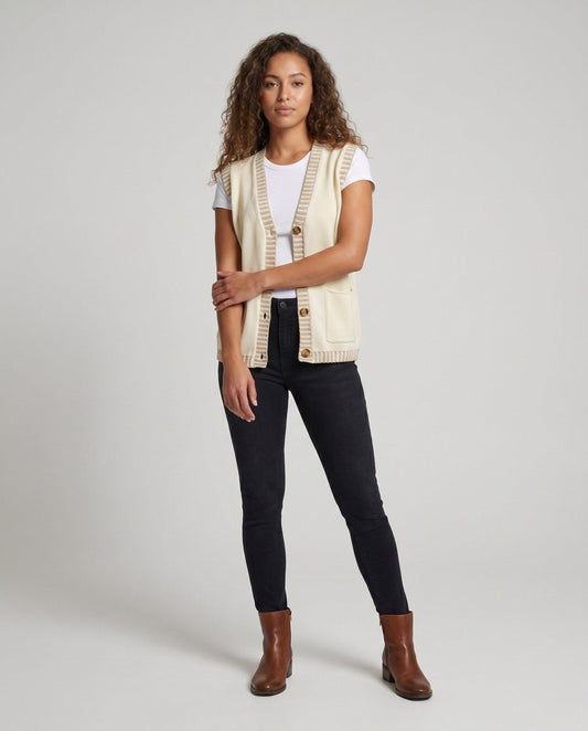 Women's knitted vest with button details and pockets - Chichicherry