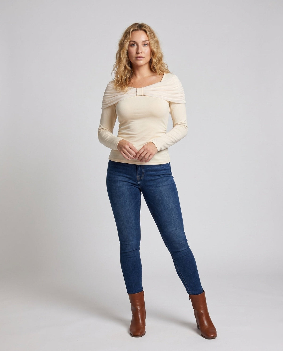 Women's top with elegant shoulder design and long sleeves - Chichicherry